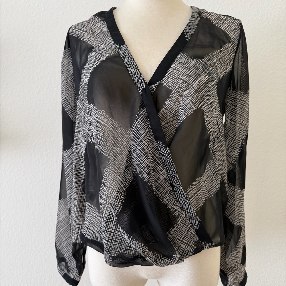 NWOT Forever 21 Women's Sheer Black and White Long Sleeves Top / Blouse